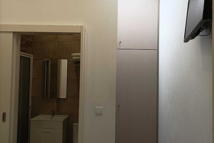 Room 12 of 40