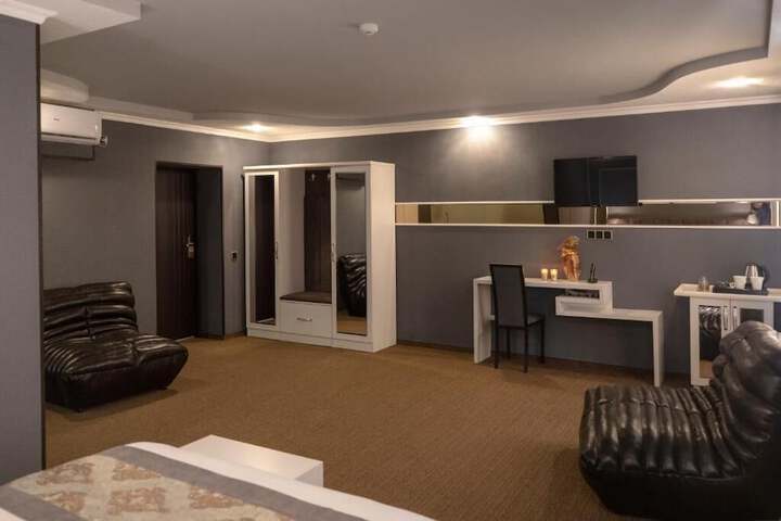 Room 15 of 40