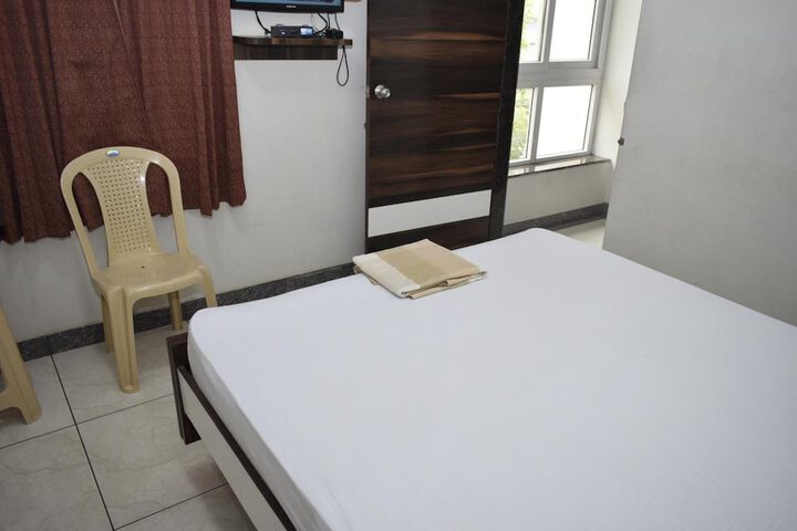 Room 33 of 49