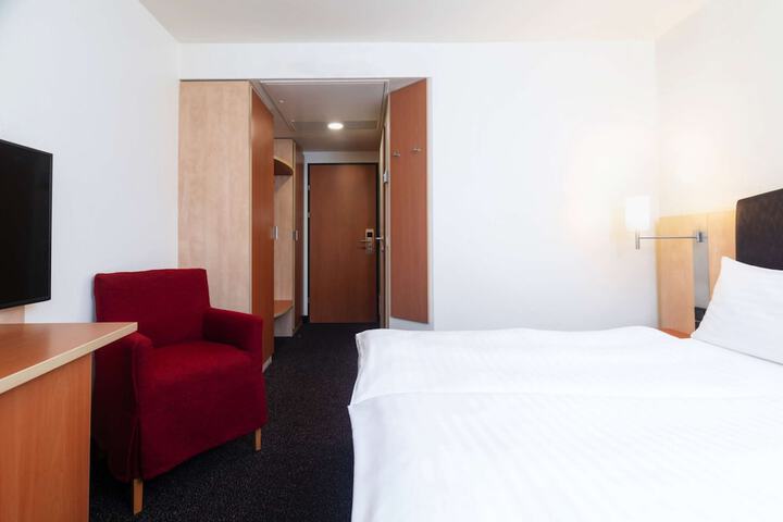 Room 51 of 90
