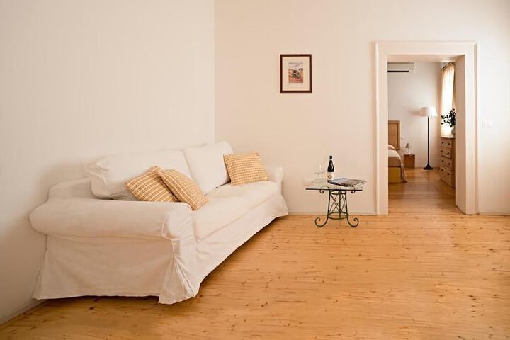 Room 25 of 63
