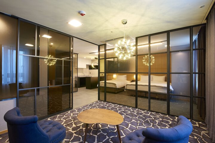Room 13 of 48