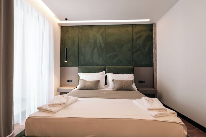 Room 2 of 124