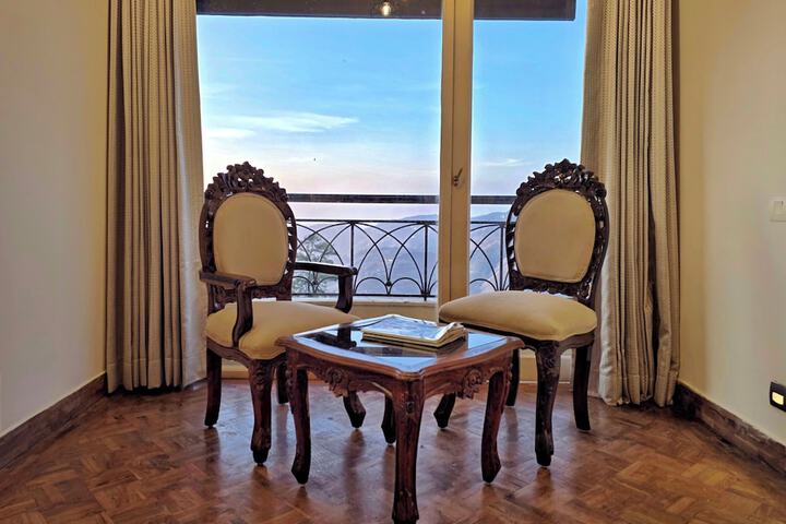 Room 4 of 68