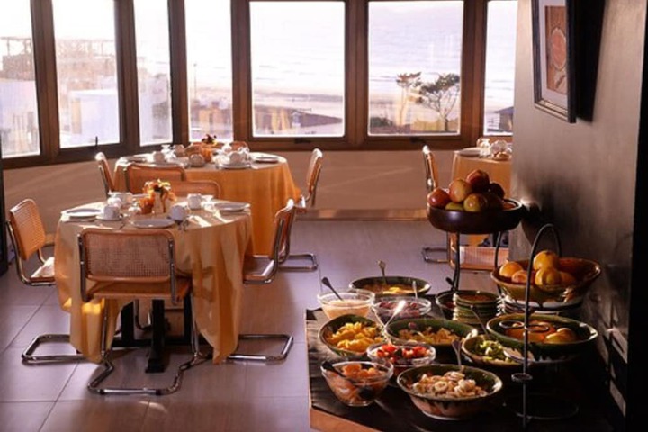 Breakfast/Coffee Service 39 of 62