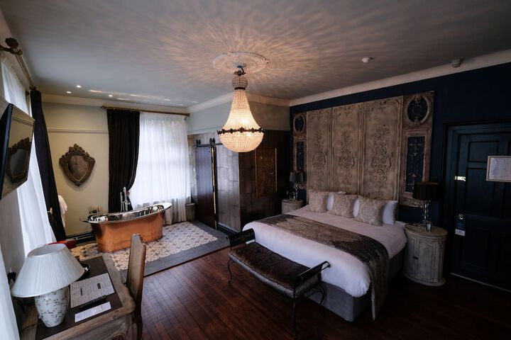 Room 17 of 57