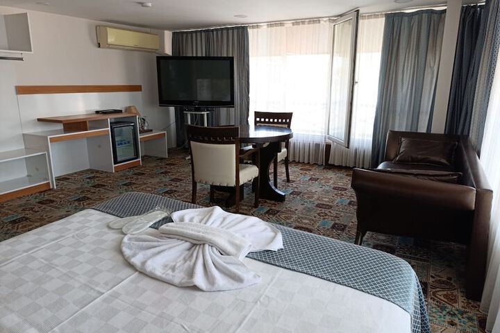 Room 21 of 37
