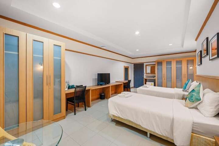 Room 9 of 17