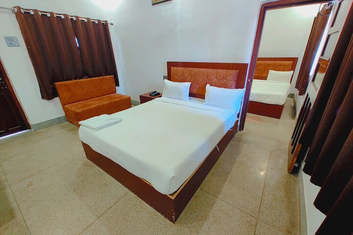 Room 3 of 44