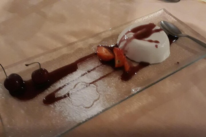 Dining 33 of 53