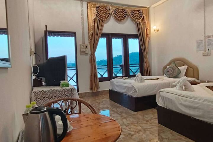 Room 2 of 17