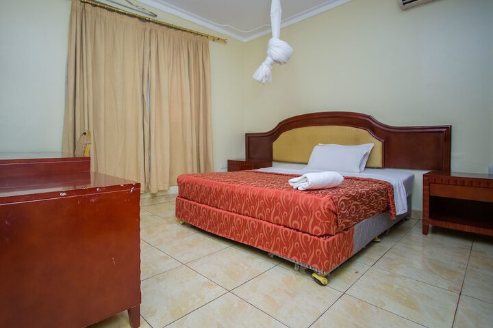 Room 14 of 48