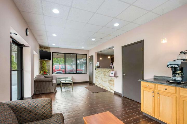 Entrance & Lobby