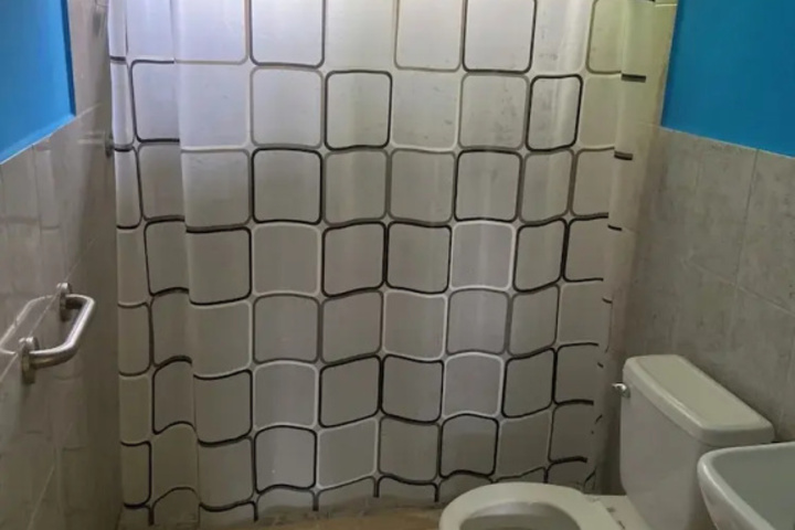 Room 6 of 10