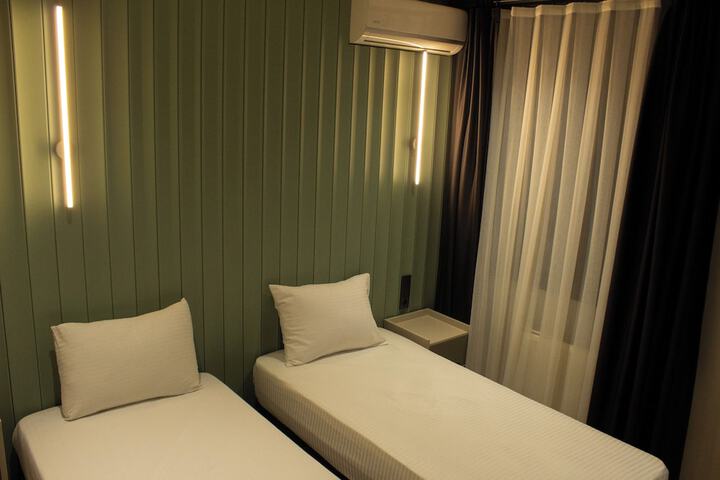 Room 7 of 27