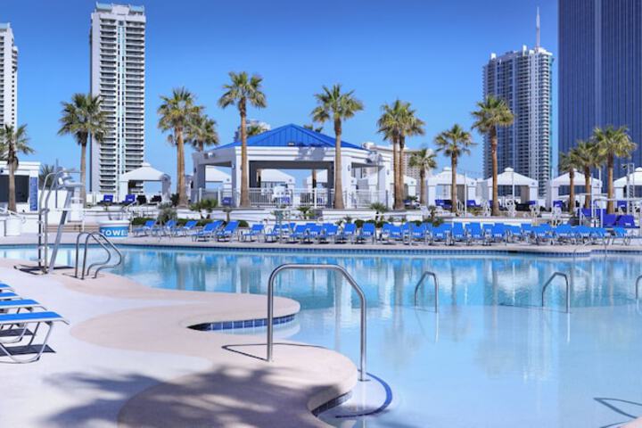 Hotel Pool