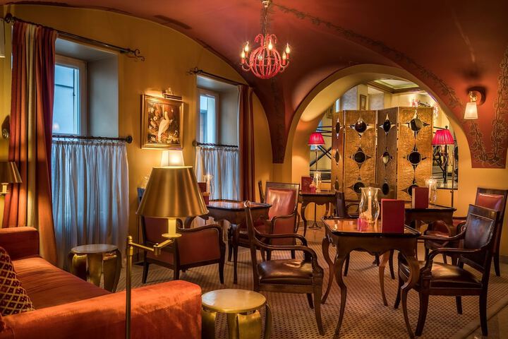 Lobby lounge