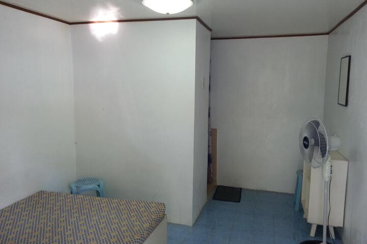 Room 1 of 6