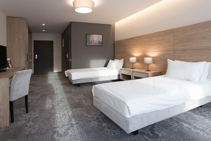 Room 12 of 32