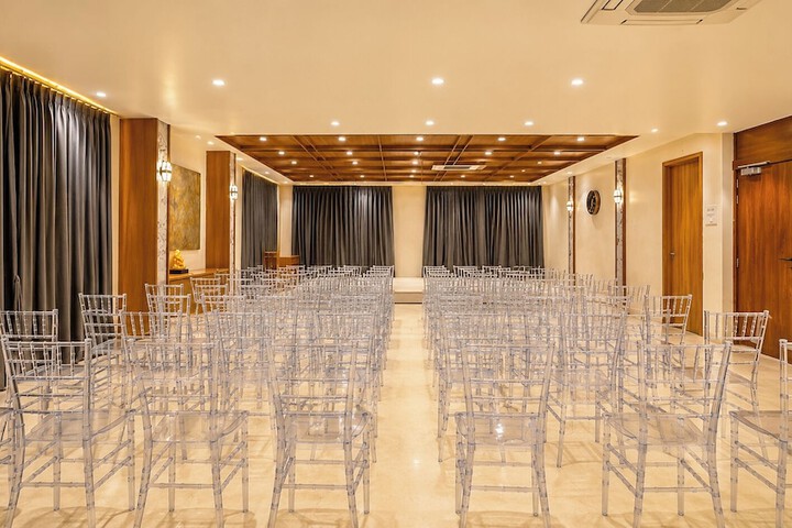 Ballroom/Hall 112 of 117