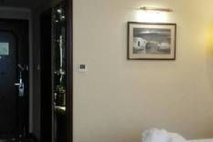 Room 21 of 98