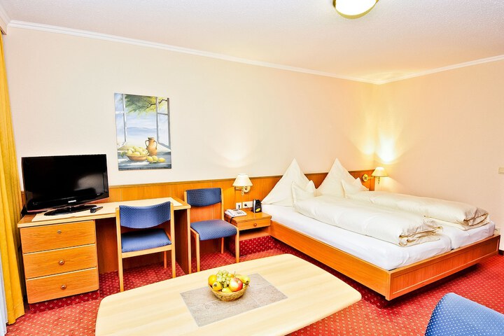 Room 3 of 53