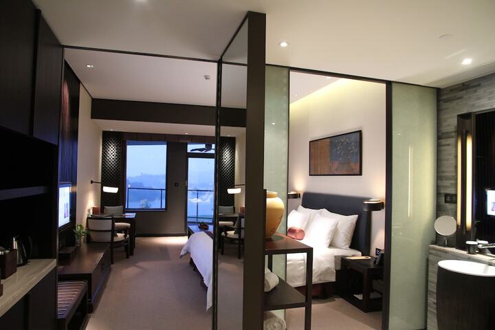 Room 13 of 82