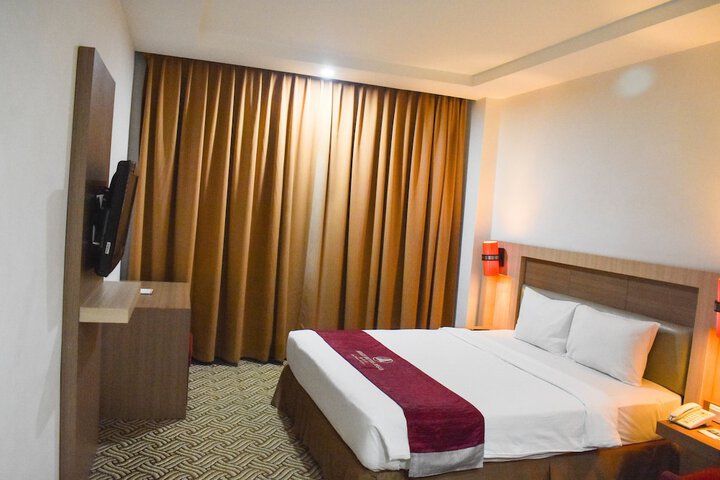 Room 12 of 82