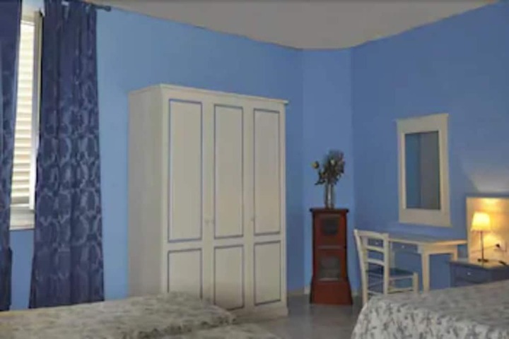 Room 10 of 25