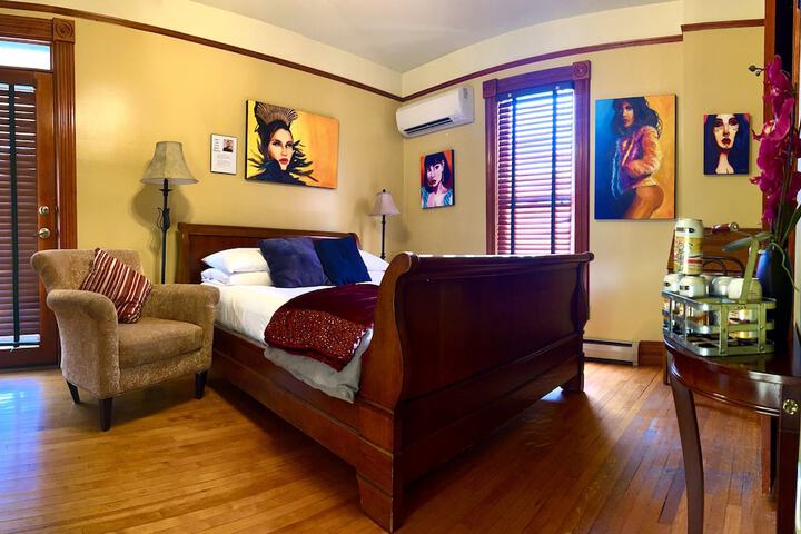 Room 23 of 105