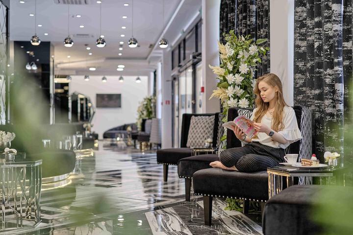 Entrance & Lobby
