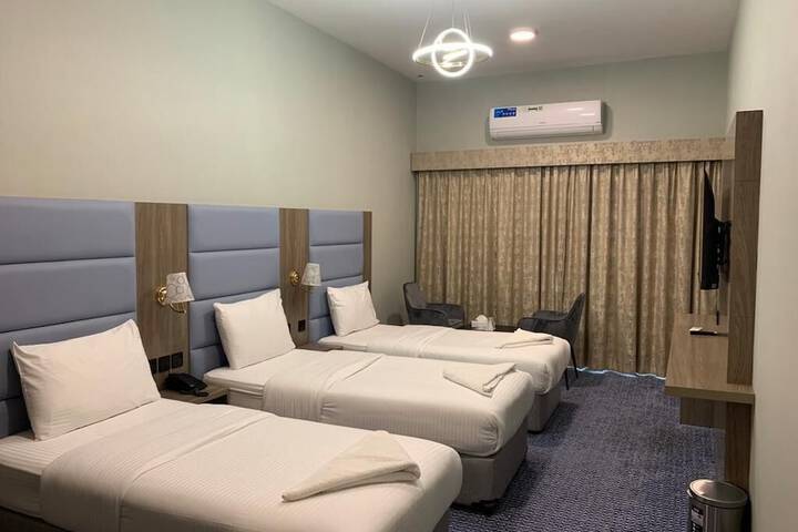 Room 2 of 10