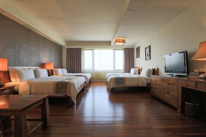 Room 18 of 37