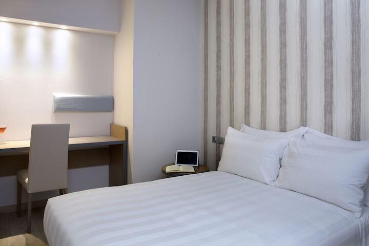 Room 15 of 87