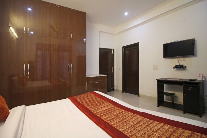 Room 11 of 14
