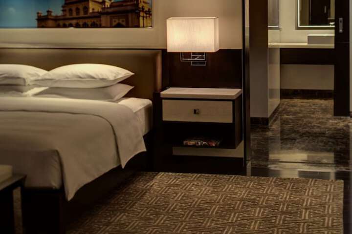 Room 34 of 144
