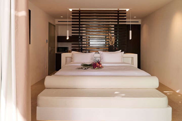 Room 96 of 230