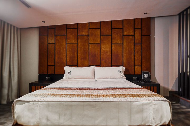 Room 9 of 27