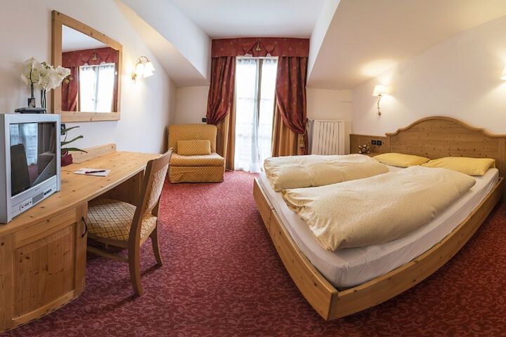 Room 4 of 41