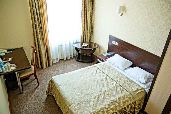Room 6 of 90