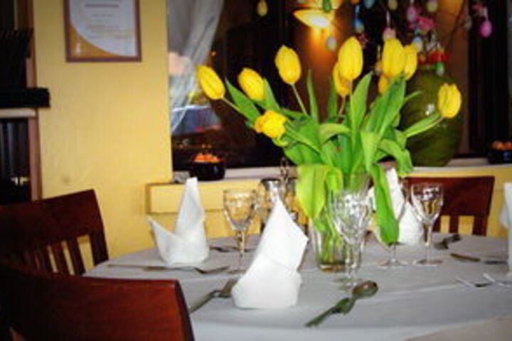 Dining 7 of 44