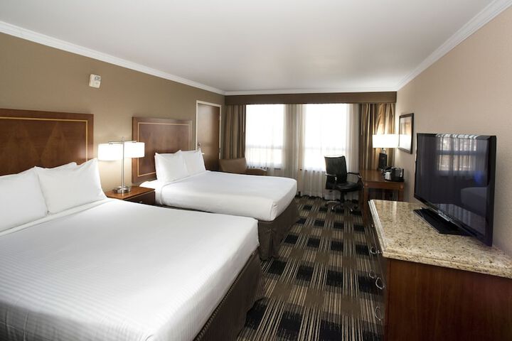 2 Double Beds (1 of 5)