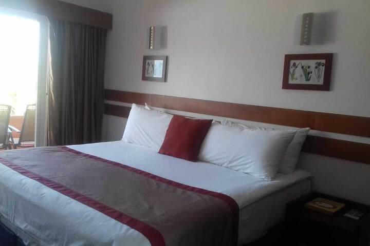 Room 13 of 38
