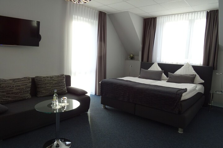 Room 5 of 37