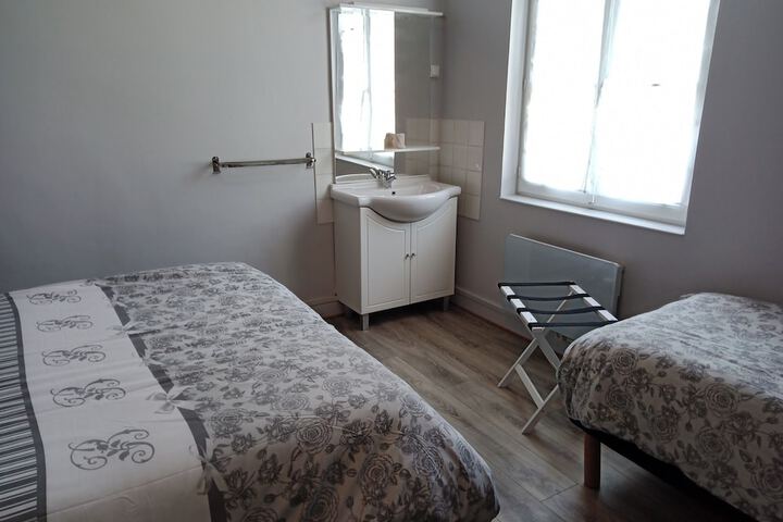 Room 10 of 14