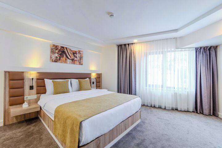 Room 33 of 170