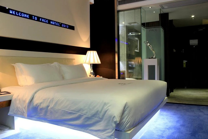 Room 2 of 11