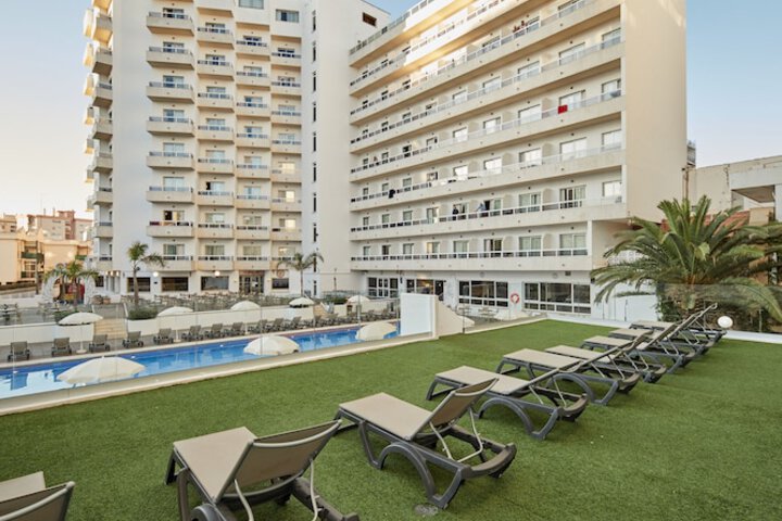 Hotel with Pool