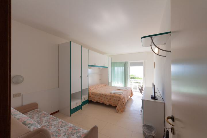 Room 12 of 42