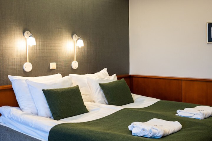 Room 34 of 60